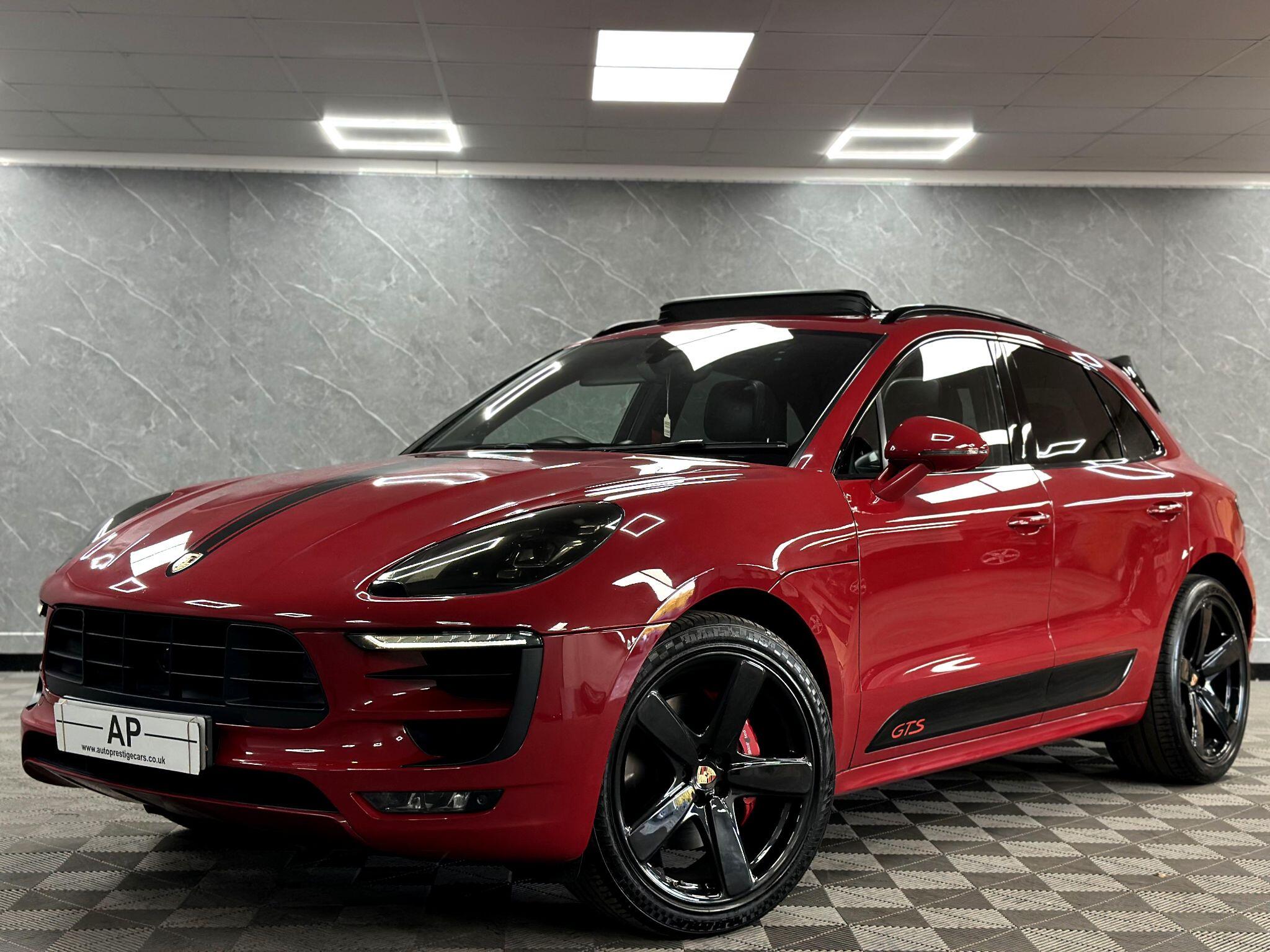Porsche Macan secondary view